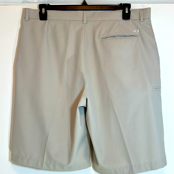 Grand Slam Active Stretch 9” Cream Colored Golf Shorts 38 waist NWOT - Picture 6 of 7
